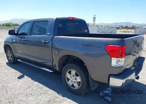 2011 Toyota Tundra Grade 5.7L V8 z USA, uszkodzony, nr VIN 5TFEY5F13BX103130